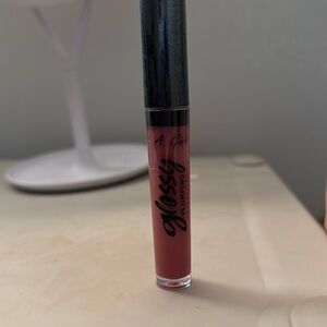 LA GLOSSY Pumping lip gloss